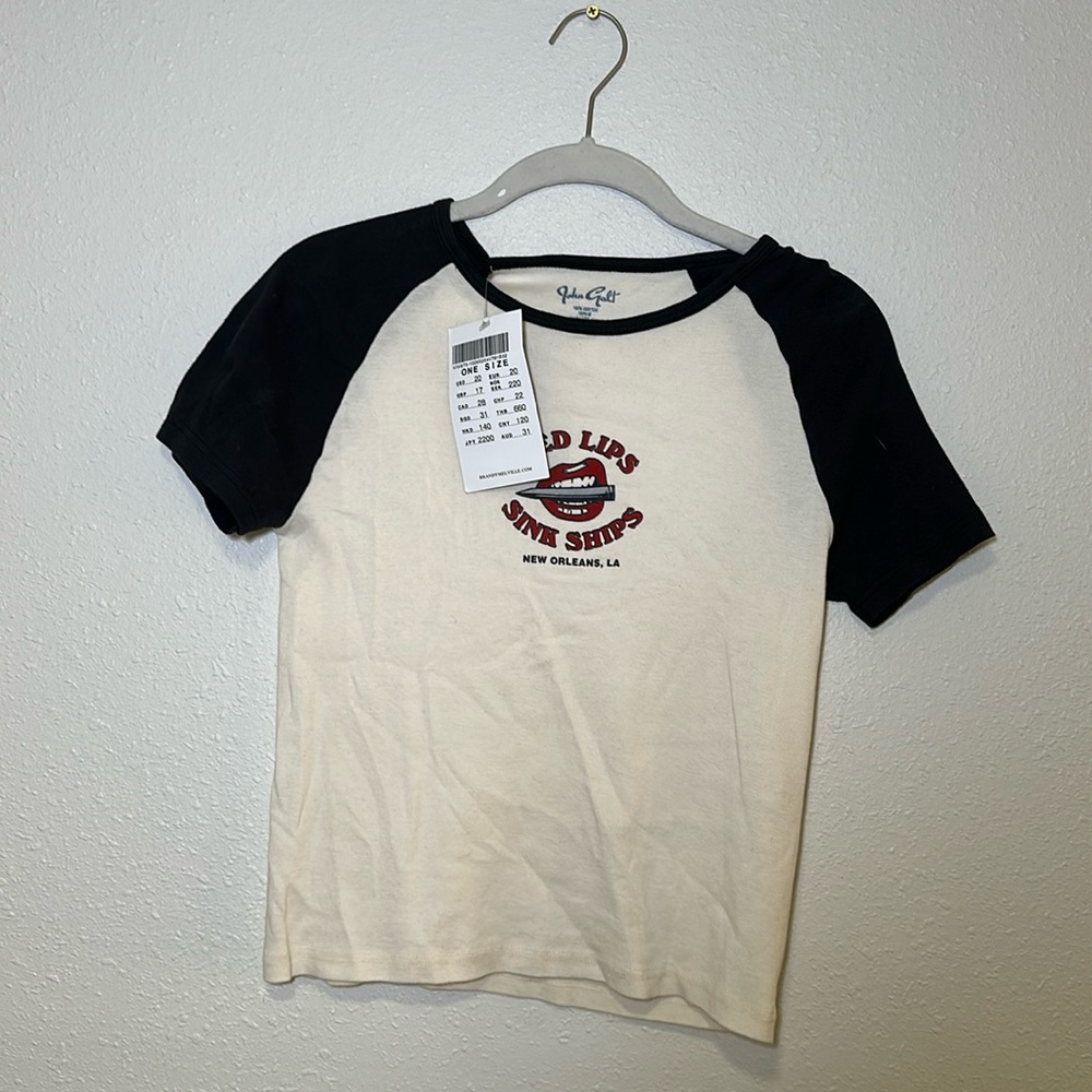 Cropped graphic tee
